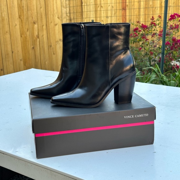 Vince Camuto Black Ankle Booties Size 7.5M - Picture 2 of 6